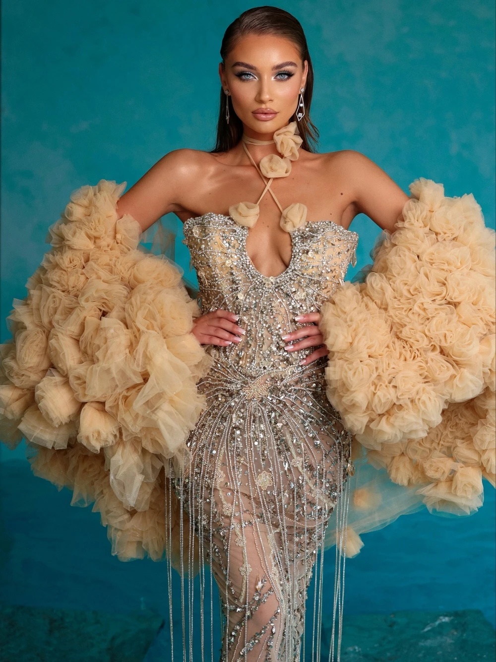 Abito da sera sexy con nappa sofisticata con scollo all'americana, festa di ballo, donne personalizzate, splendida, senza mantello, fiori da cocktail, dettagli, abito lucido