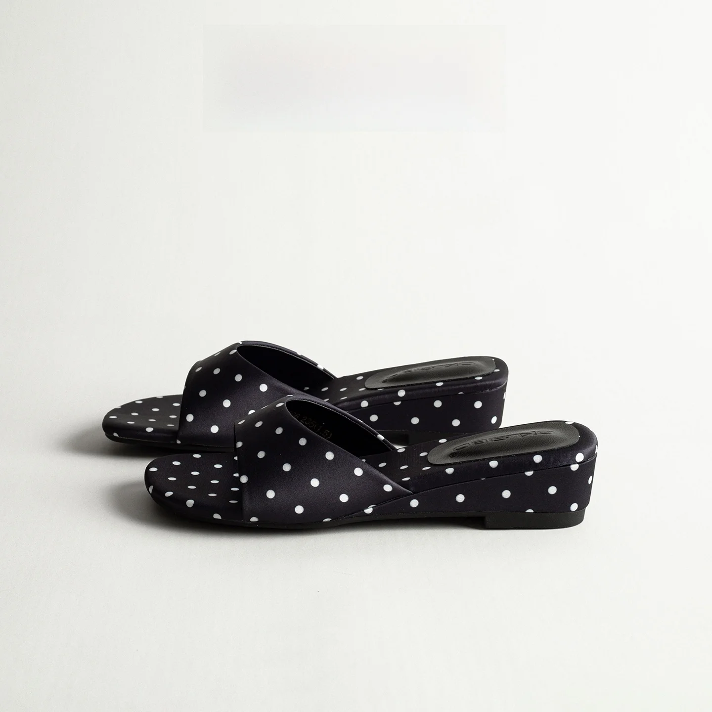 Retro Polka Dot Wedge Sandals Women Summer Outdoor Versatile Elegant Fashion Open Toe Slippers Beach Shoes Korean Style Butte...