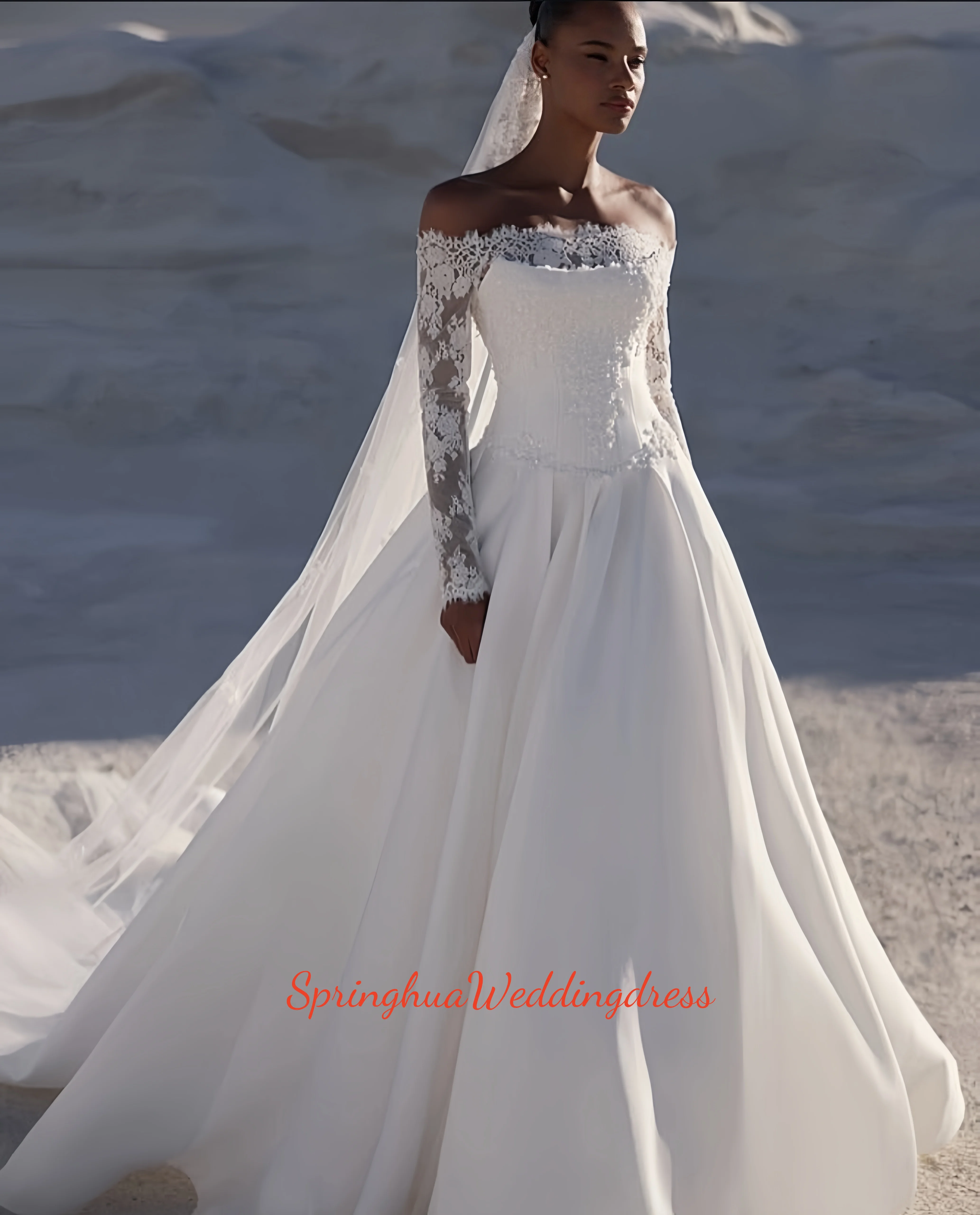 

Custom-made luxurious wedding gowns, satin wedding dresses, long-sleeved princess dresses, bridal gowns, front hall