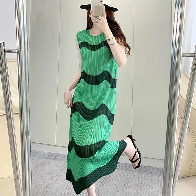 

Wind striped pleated dress summer new high-end temperament large size thin sleeveless long skirt women's thin
