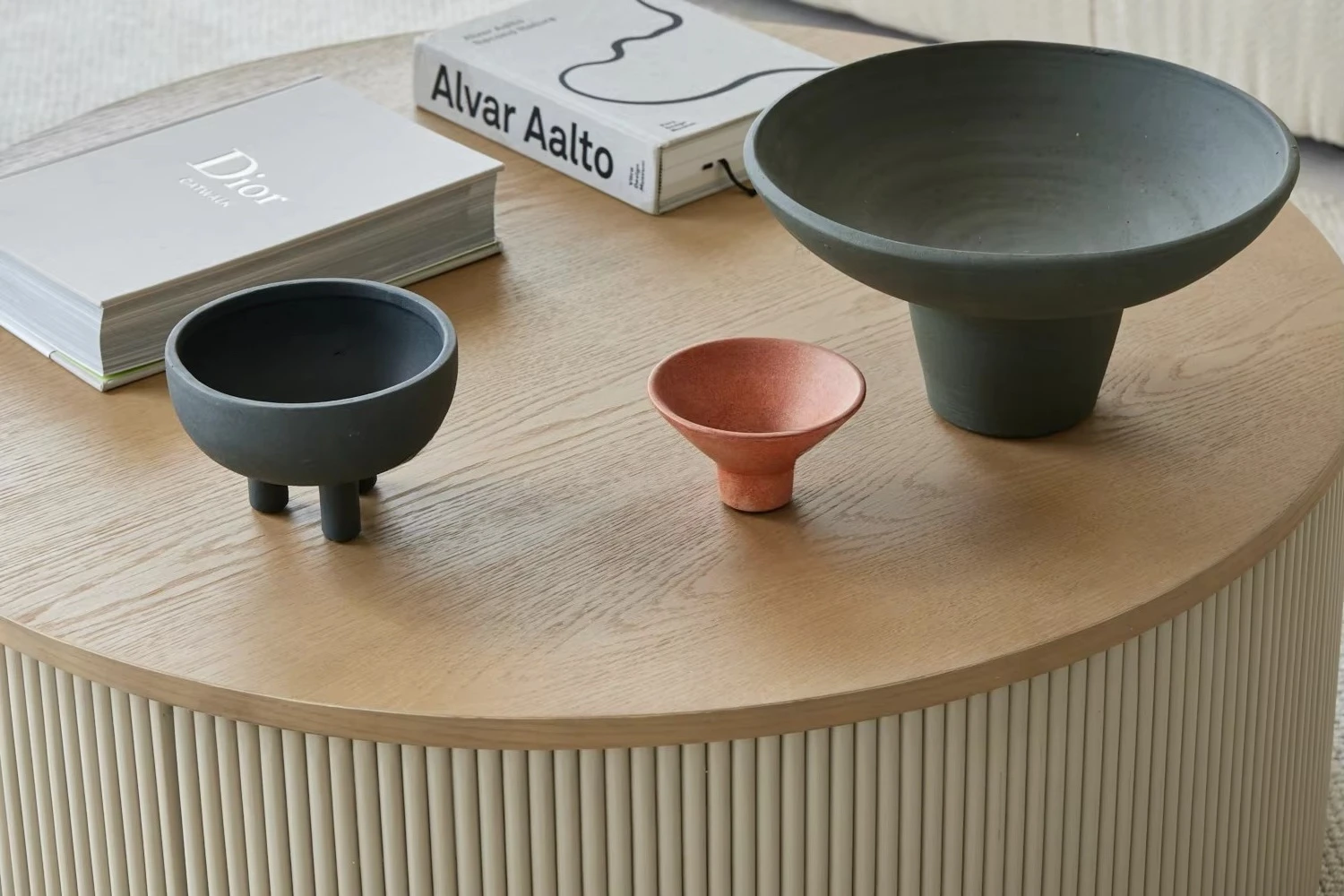 Luxury Vintage 2 Drawer Multifunctional Storage Oak Roundwood Table Modern Coffee Table Set Luxury Modern