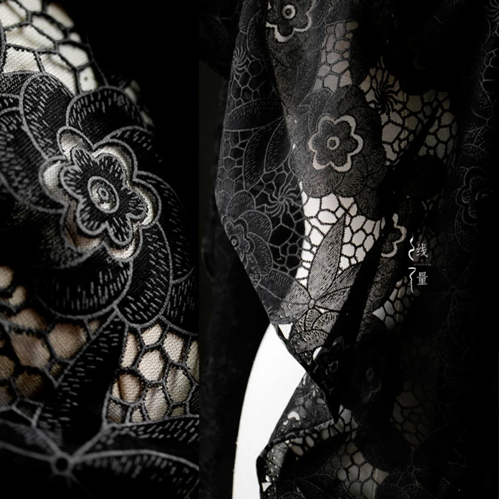 Tessuto di tulle trasparente scavato nero a fiori di fascia alta per il designer di abbigliamento di abiti fai da te