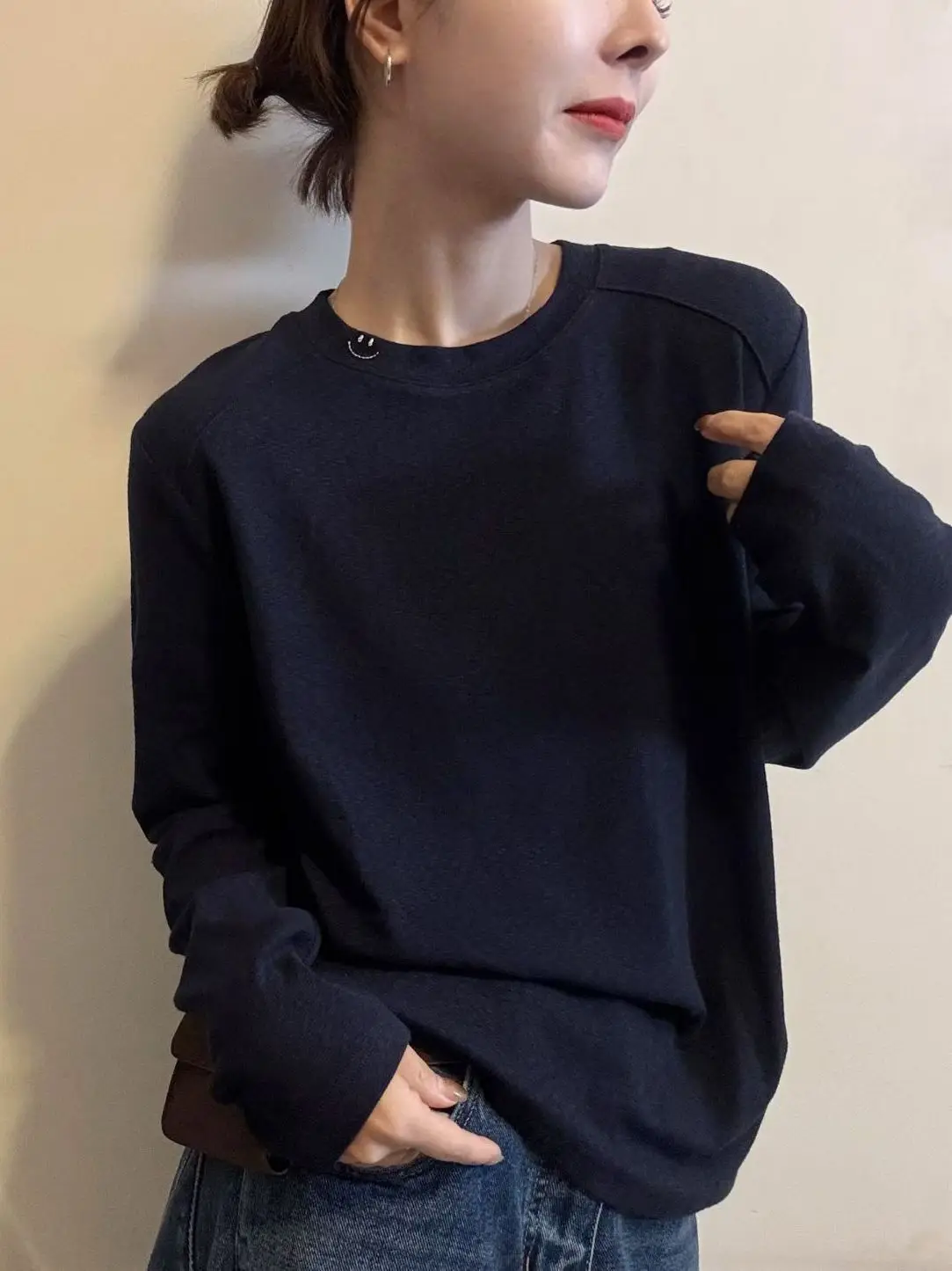 독특하고 아름다운 초가을 긴팔 티셔츠 여성용 웃는 얼굴 자수 라운드넥 베이스 티셔츠 한국 스타일 루즈핏