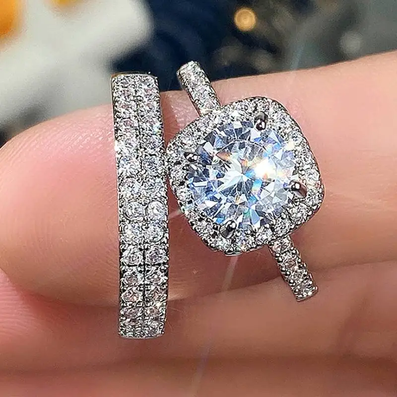 Huitan klassischer Damen-Ring, 2 Stück/Set, mit funkelndem CZ, Party-Accessoires, trendiger, vielseitiger Hochzeitsschmuck in Goldfarbe/Silberfarbe