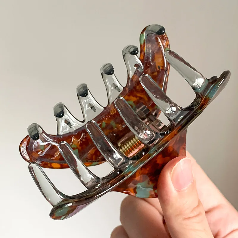 NEW 9CM Retro French Triangle Shaped Hair Claw Acrylic Claw Clips Autumn Trendy Hair Clips for Women Girls INS Hair Accessories