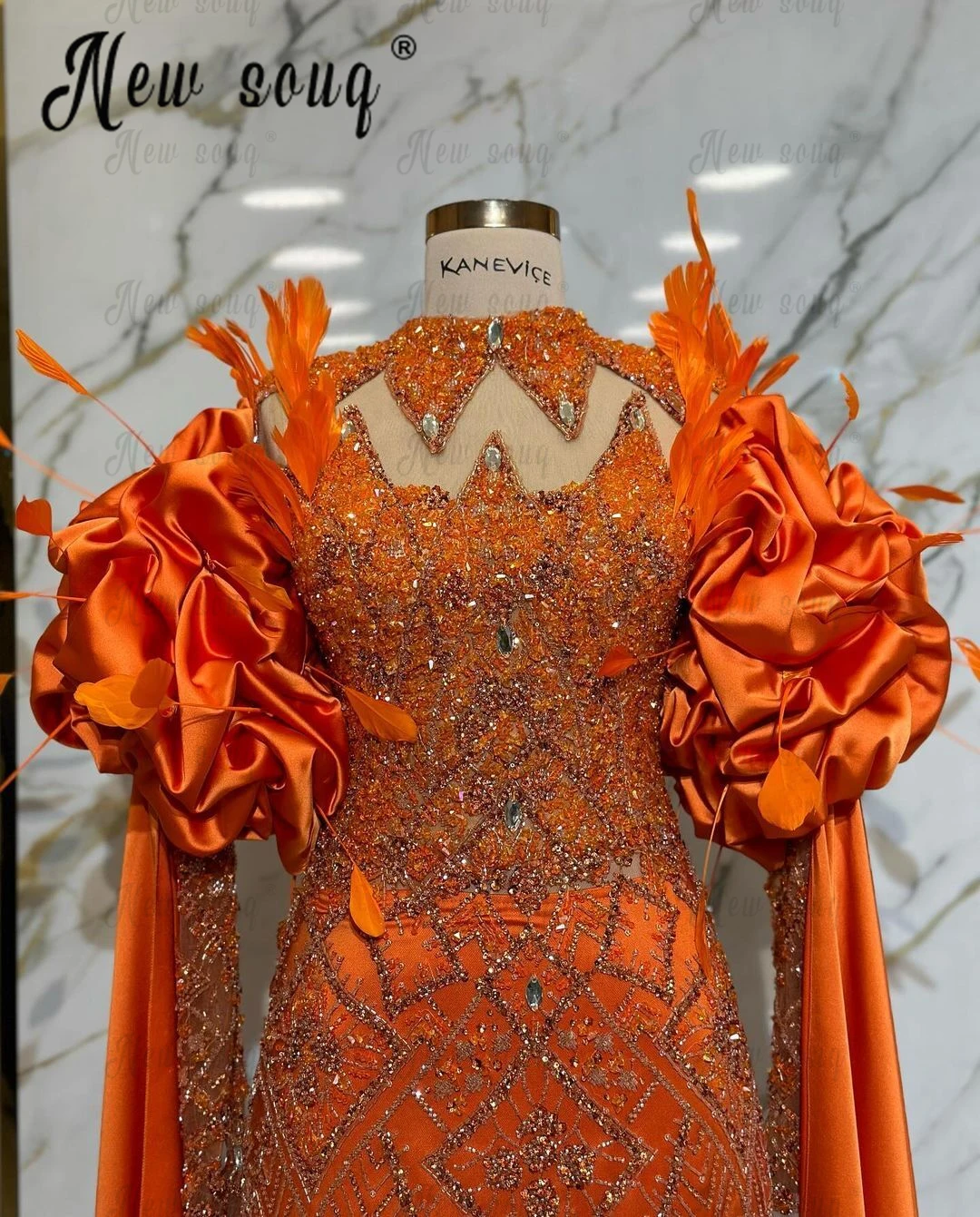 Bright Ruched Orange Long Sleeve Prom Dresses for Black Girl Feather Wedding Party Gowns Abiti Eleganti Donna da Cerimonia