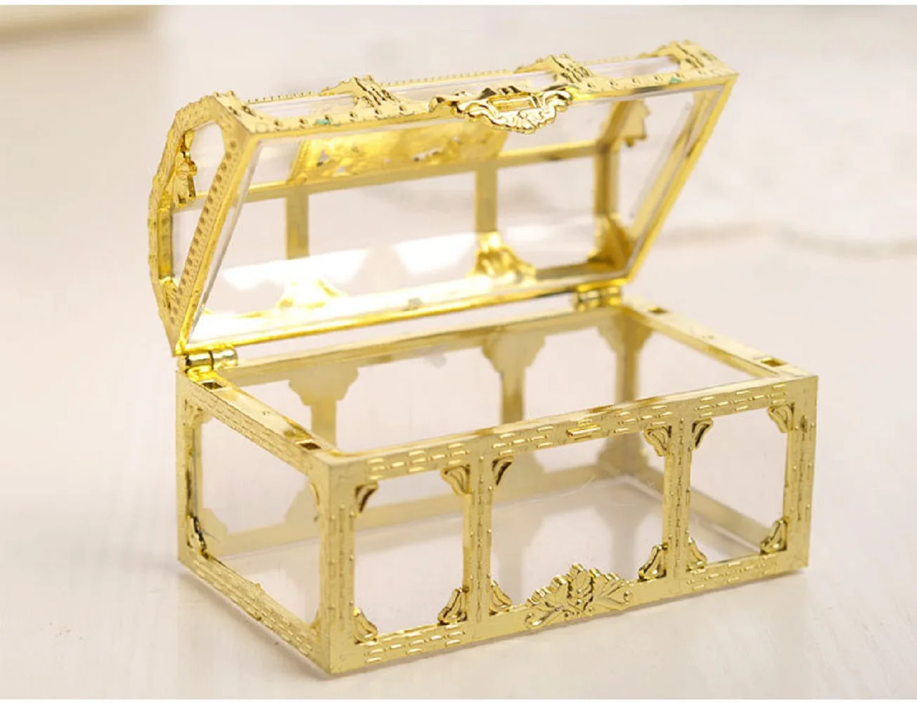 

100 pcs Creative Treasure Chest Storage Box Gold Silver Plastic Candy Chocolate Box Wedding Decorations Event & Party Supplies