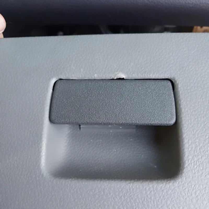 Fit New For Suzuki SX4 Swift Glove Box Lid Cover Lock Handle Clip Assembly 2007-13 7343063J02P4Z 7343063J02V6N Replacement Parts