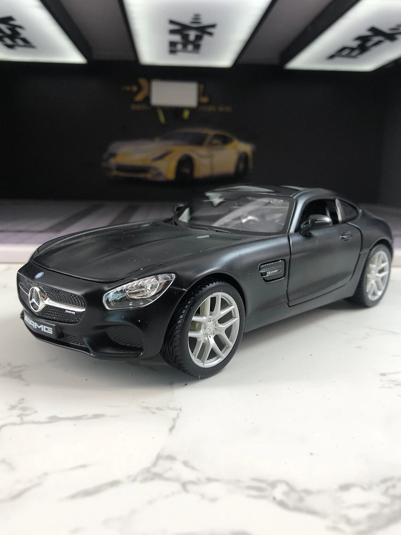 Mobil model Mercedes Benz AMG GT Maisto 1:24, simulasi paduan seng, ornamen statis, mobil koleksi logam, hadiah