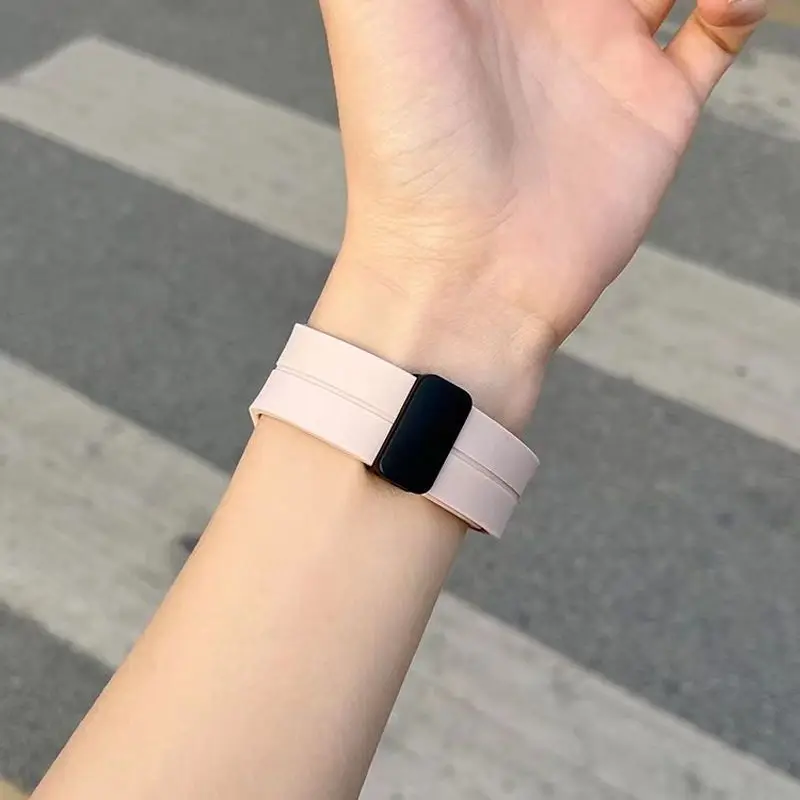 حزام بإبزيم مغناطيسي لساعة Redmi 5 4 سوار ساعة من السيليكون الناعم لساعة Xiaomi Mi band 9 Pro/8 Pro الذكية حزام المعصم
