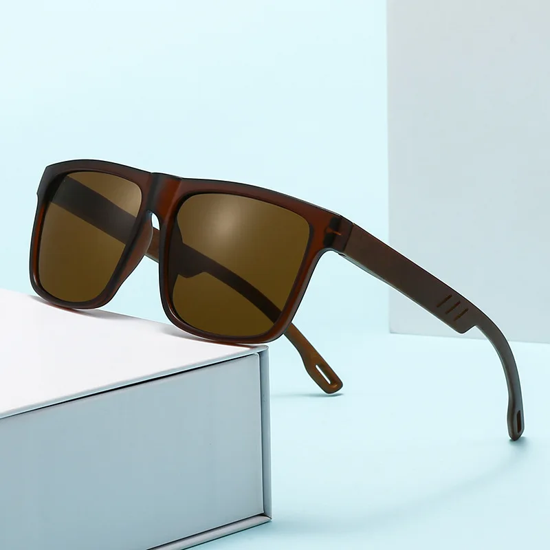 Retro Walnut Ultra-Light Square Polarized Exquisite Fashion Sun Glasses For Men Women Outdoor Driving Beach Travel Eyewear