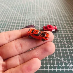 1Pcs Super Mini Alloy Retro Car Small Racing Simulation Model Ornament Home Decor Crafts Knickknacks & Miniatures Fingertip Car