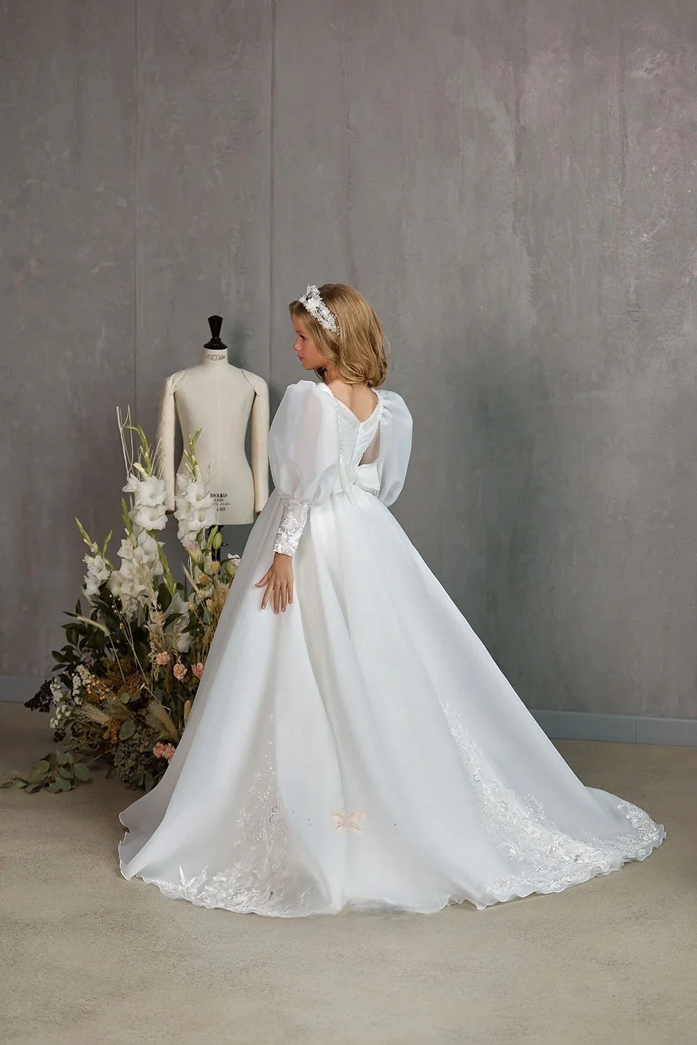 Custom Luxury Flower Girl Dress Wedding Birthday Party Pageant Catwalk Puff Long Sleeve Lace White Satin Train Kids Gown فساتين