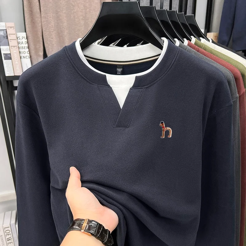 Hochwertiges Herren-Langarm-T-Shirt mit Rundhalsausschnitt, Zweiteiler-Optik, Farbblockierung, Besticktes T-Shirt, Modischer Trend in Herrenbekleidung – Detail 20