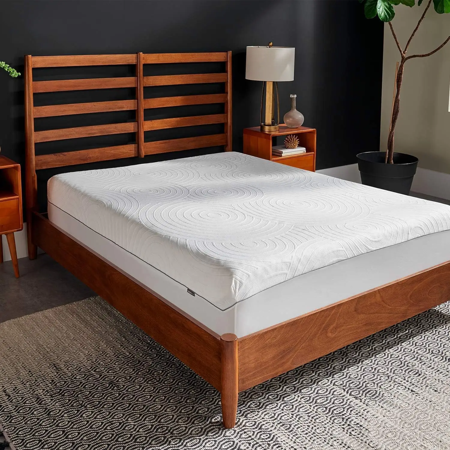 

Queen Size Waterproof Mattress Protector, White - Stretch Fit, Breathable & Machine Washable