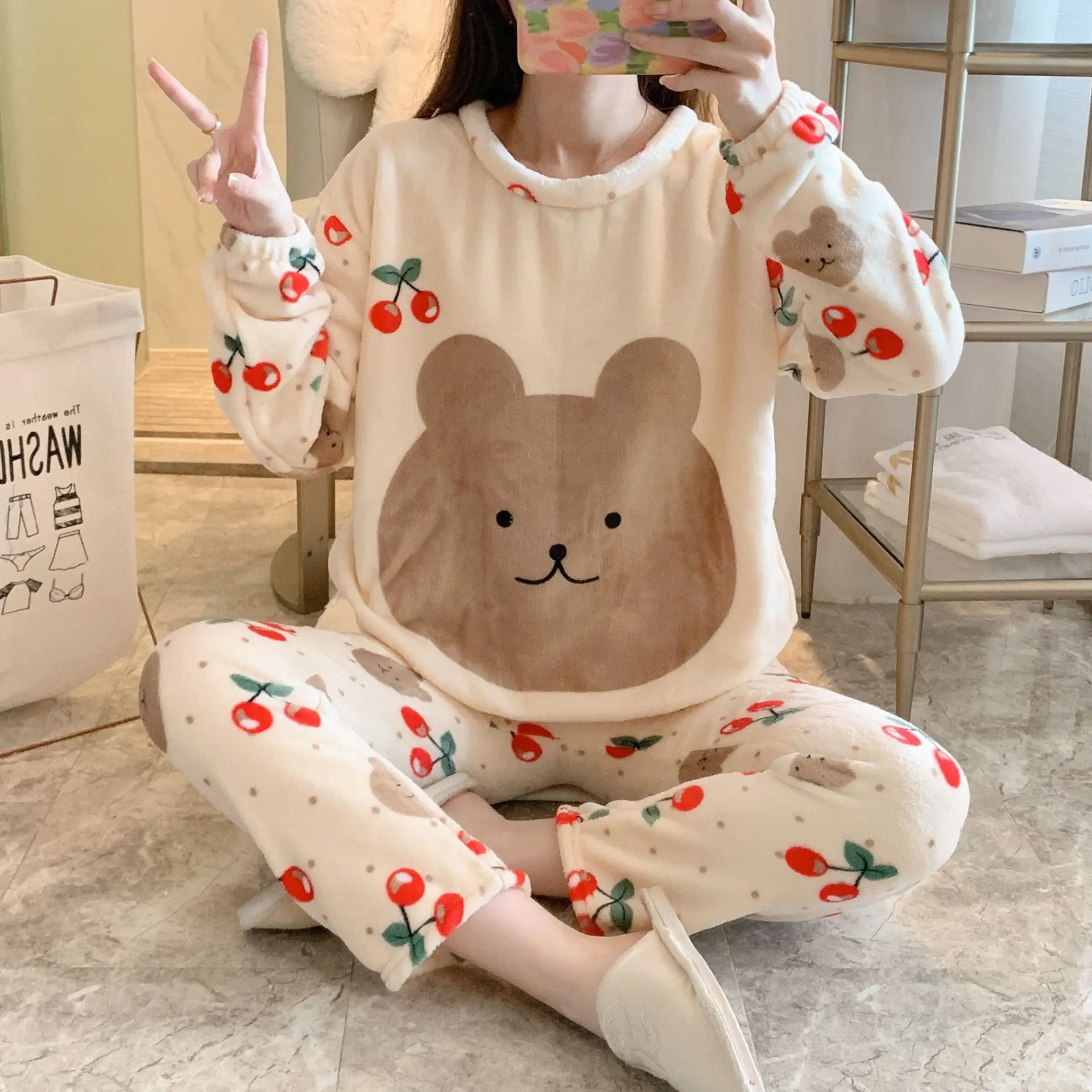 Pajamas Mickey Minnie Duck Winter Flannel Pajamas Women\'s Long-sleeved Thick Coral Fleece Cute Cartoon Home Clothes