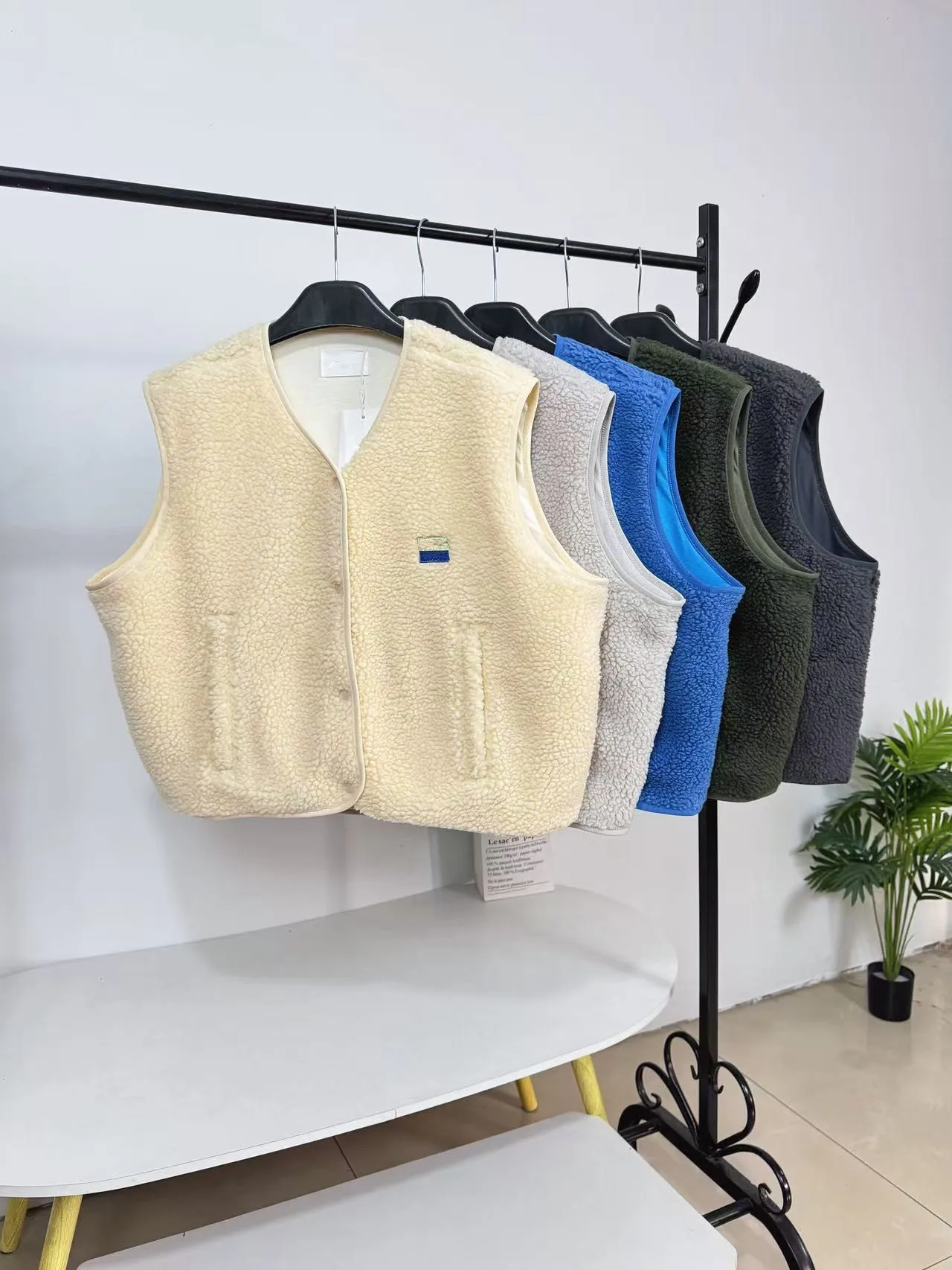 

Sweet Sle Lamb Fur Vest Women's Loose Casual Fce Warm Jaet V-ne ort Coat Button Closure Anti-aging Outerwear