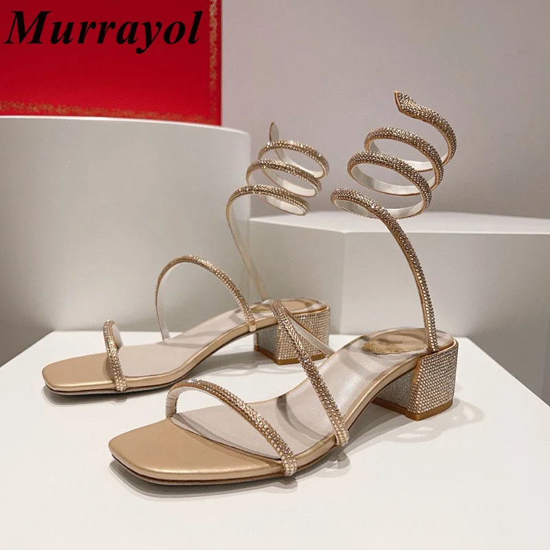 Nuevas Sandalias de tacón cuadrado con decoración de diamantes de imitación para mujer, Sandalias envolventes con correa elástica en forma de serpiente en el tobillo, zapatos de vestir de verano