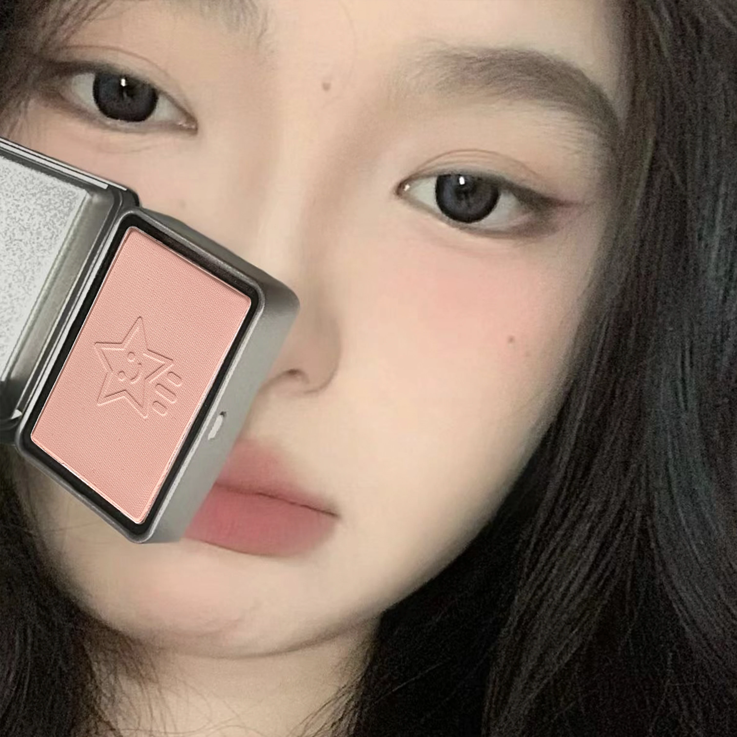Iron Box Blush 4 สี - Tipsy Rose Blush Powder, Matte Apricot Blush Contour Palette, แต่งหน้าธรรมชาติจากเกาหลี