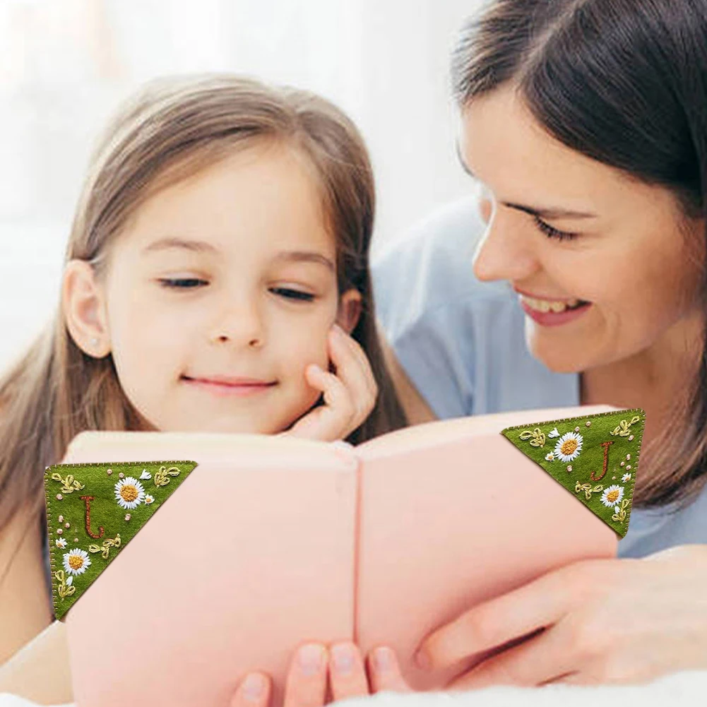 Segnalibro fatto a mano Stile stagioni Segnapagina cucito a mano Segnalibro personalizzato con ricamo a lettera multifunzione per gli amanti dei libri