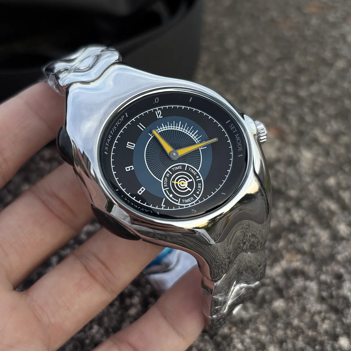 Alien Unique Y2k Quartz Watch Mens Fashion Creative Silver Dial Twisted Case Ellipse Special Blade Design Steel Men Watch Clock