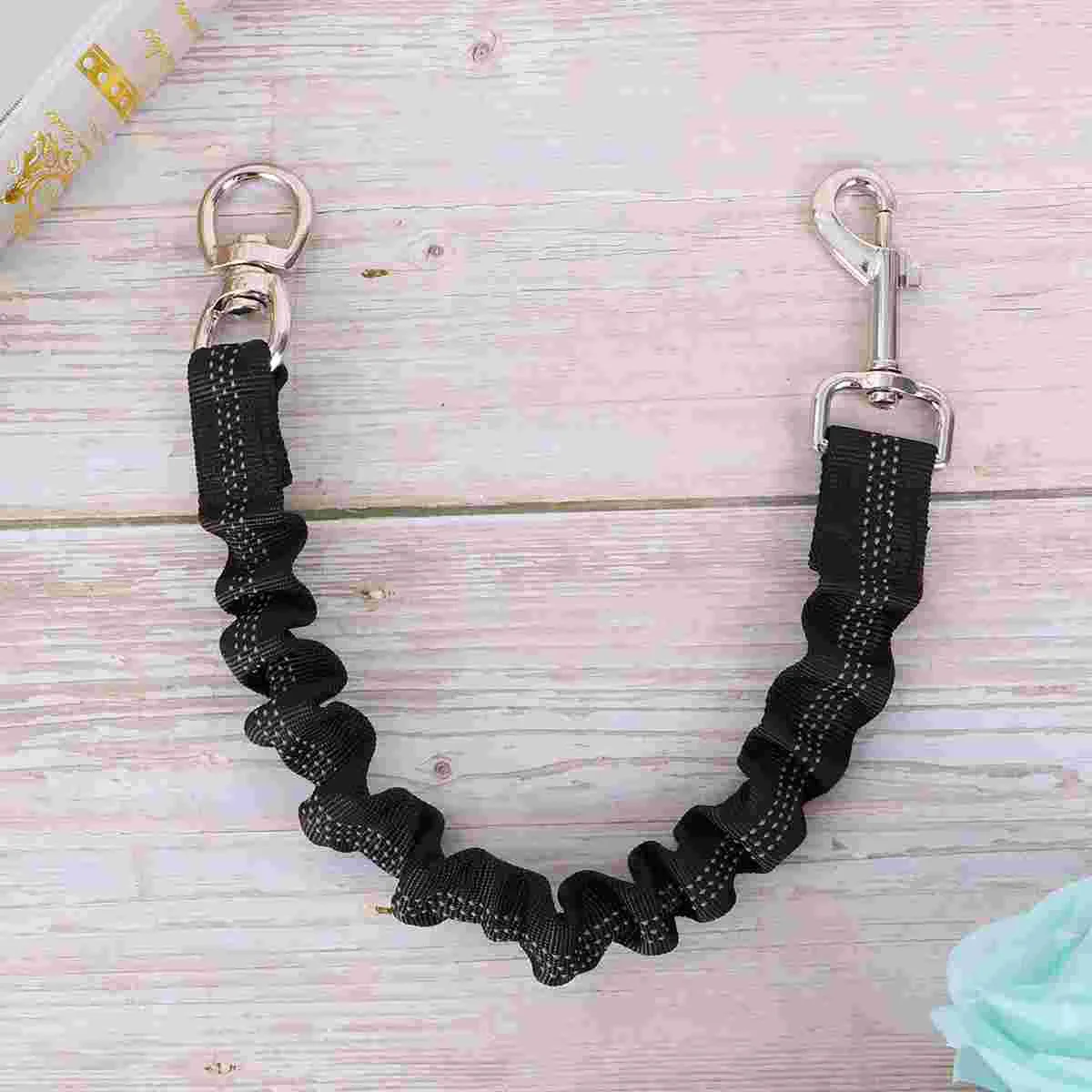 

Comfortable and durable high-intensity reflective leash for medium to large dogs - keep your furry friend safe and secure during