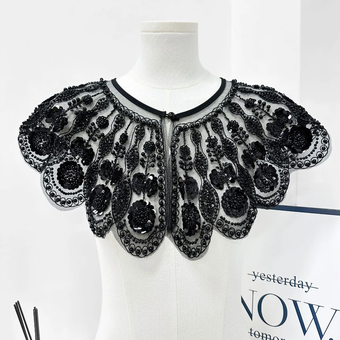 Elegant-col-faux-de-luxe-brode-de-sequins-a-epaules-nuageuses-chale-en-dentelle-exterieur-pour-robe-de-soiree-bal-et-spectacle