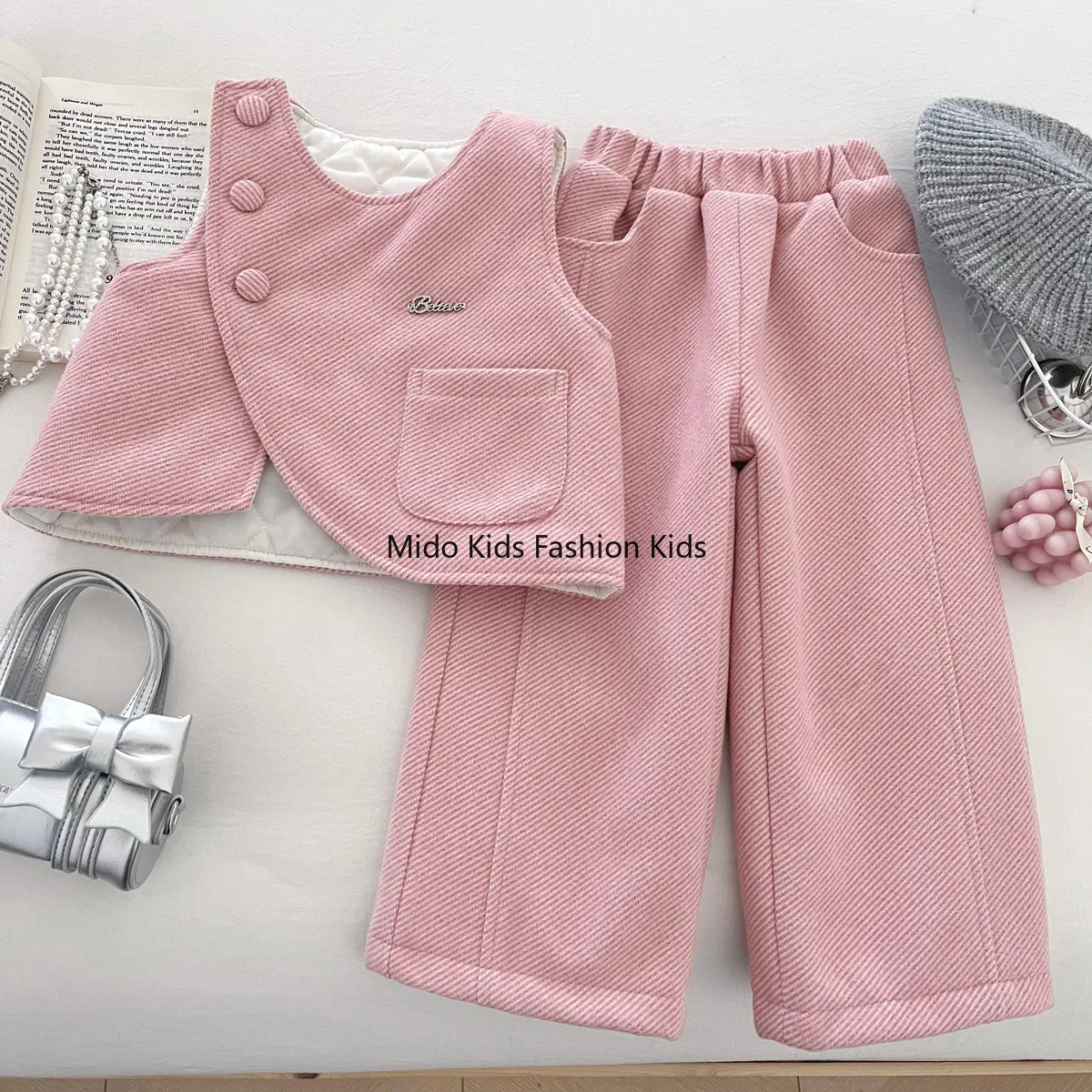 

Костюм для девочек, новинка зимы 2024, куртка, жилет, бархатные брюки, газовый комплект из двух предметов для маленьких девочек, 90-150 см