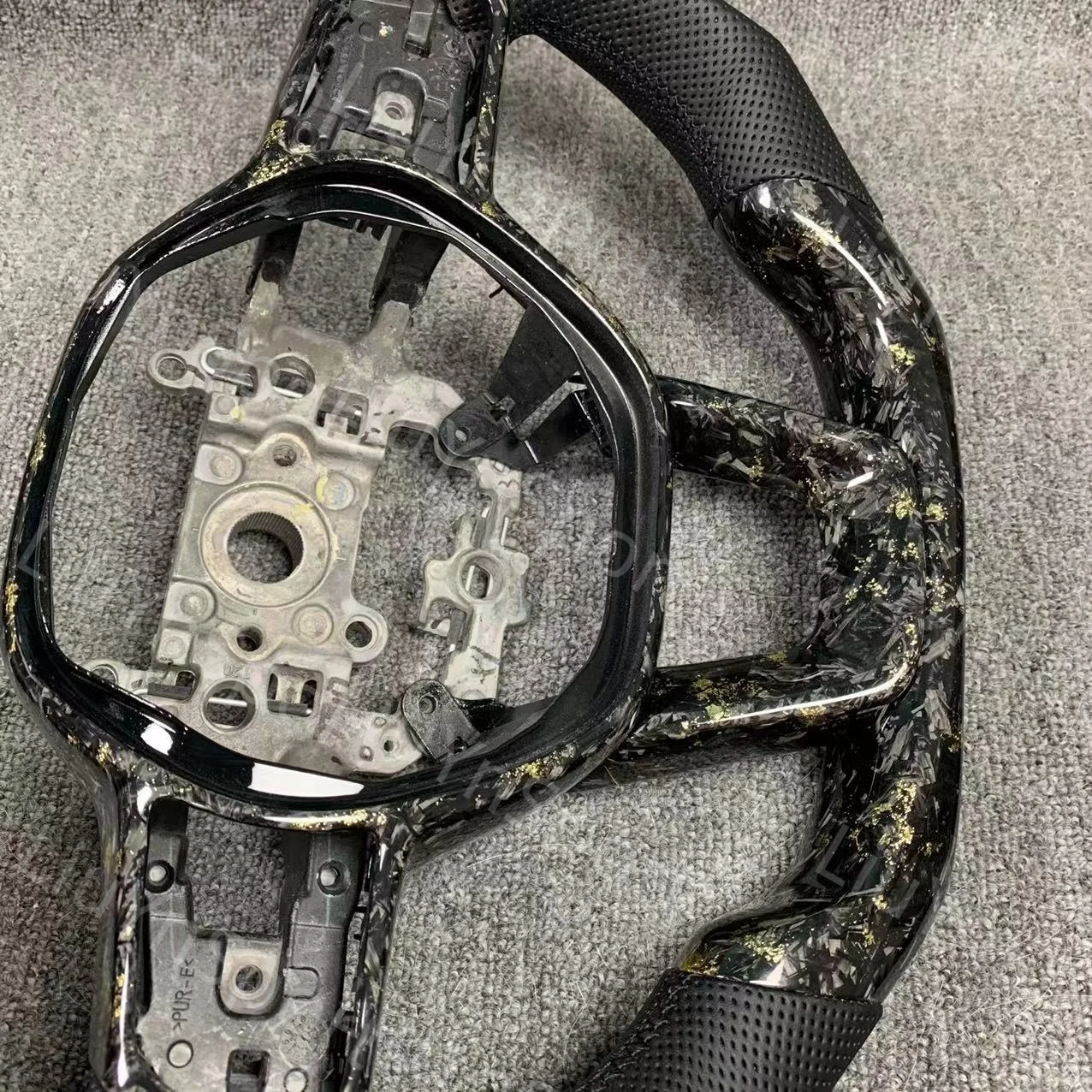 Goldflake geschmiedetes Lenkrad aus echtem Carbonfaser mit Rahmenabdeckung aus Kohlefaser für Honda Accord 11. Generation Civic 22+ – Detail 5