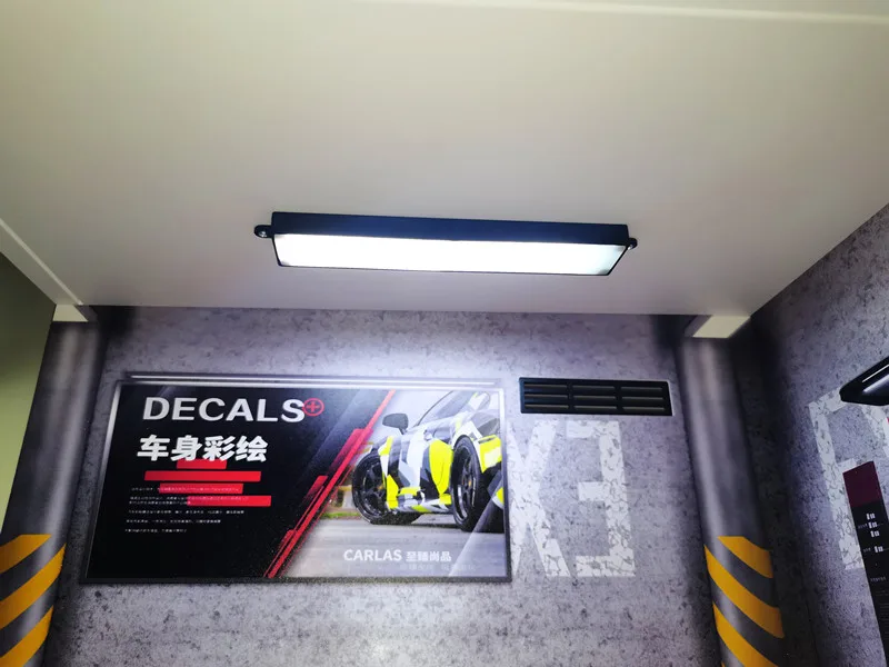 Diorama-Garagen-Vitrine im Maßstab 1:18, LED-Licht-Simulations-Parkplatz-Szenenmodell, staubdichte Ausstellungsbox für die Sammlung von Druckgussautos – Detail 6