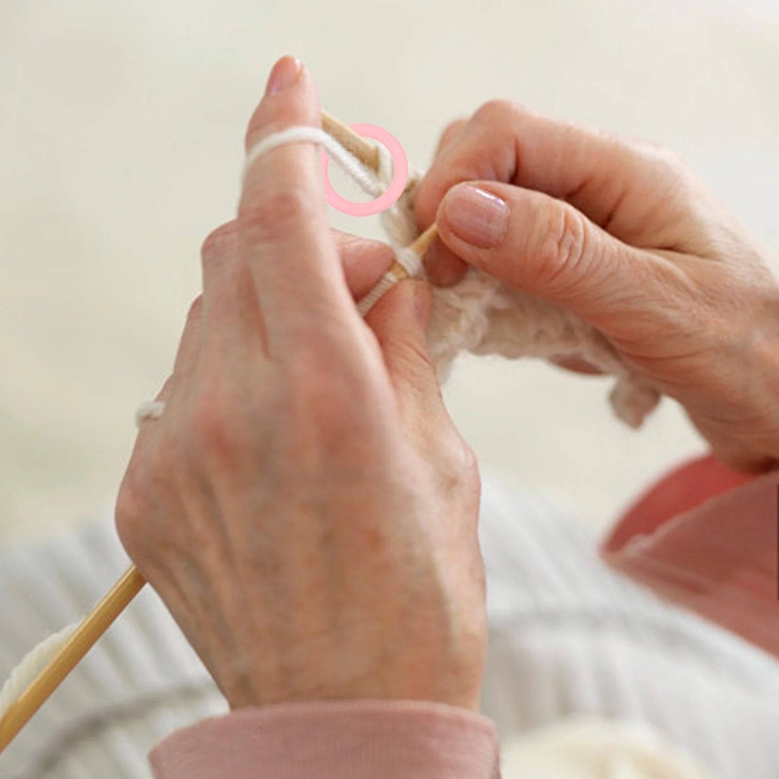 

1 Box Plastic Stitch Markers Rings Durable Knitting Crochet Markers Rings for DIY Hand-Made Crafts Sewing Accessories