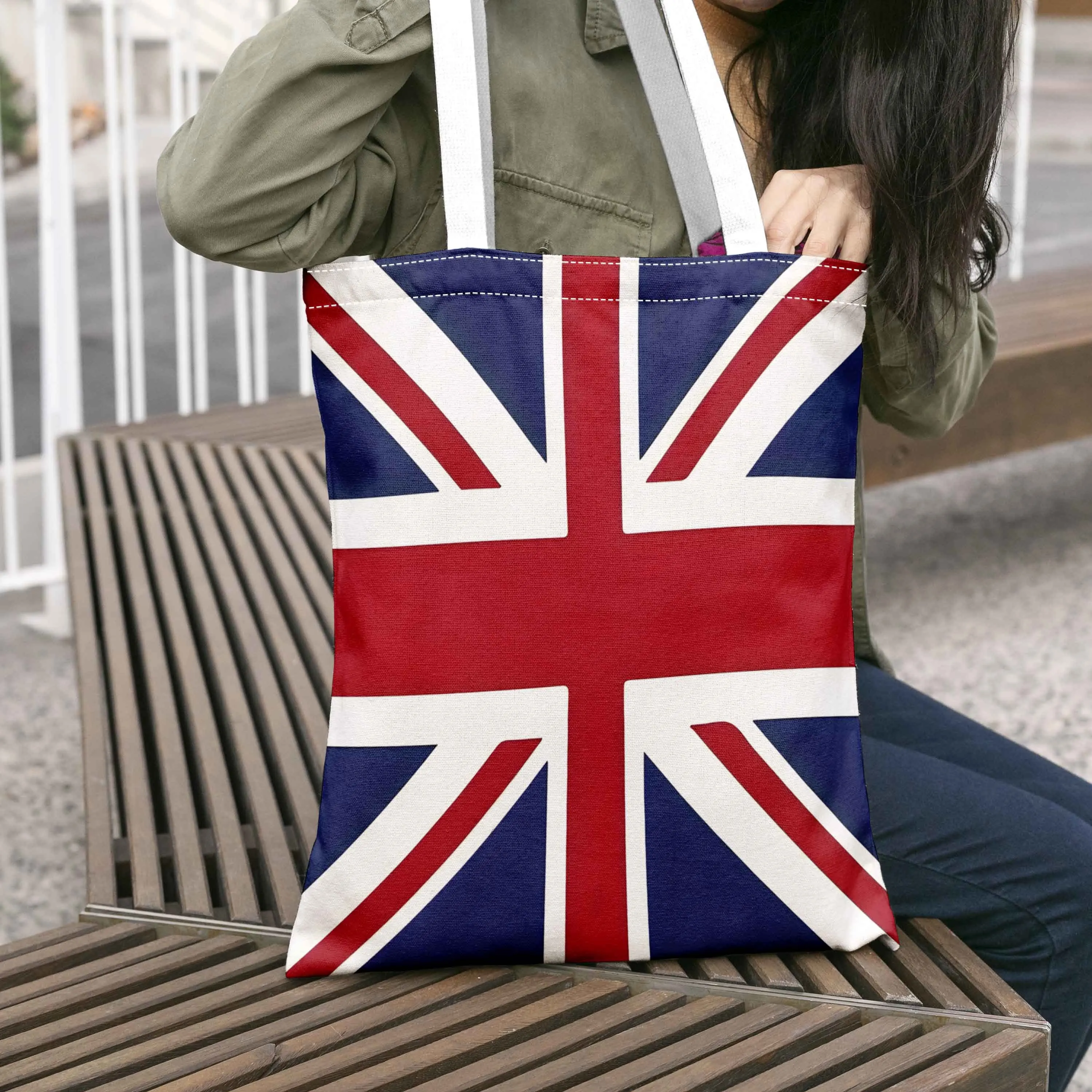 A The flag of the United Kingdom pattern printed canvas tote