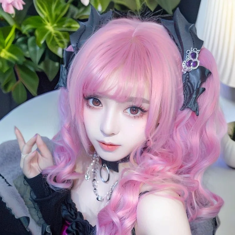 Perruque Shimizu Megumi – Cheveux de cosplay longs et bouclés roses pour Shiki, couvre-chef complet d'apparence naturelle, usage quotidien Anime