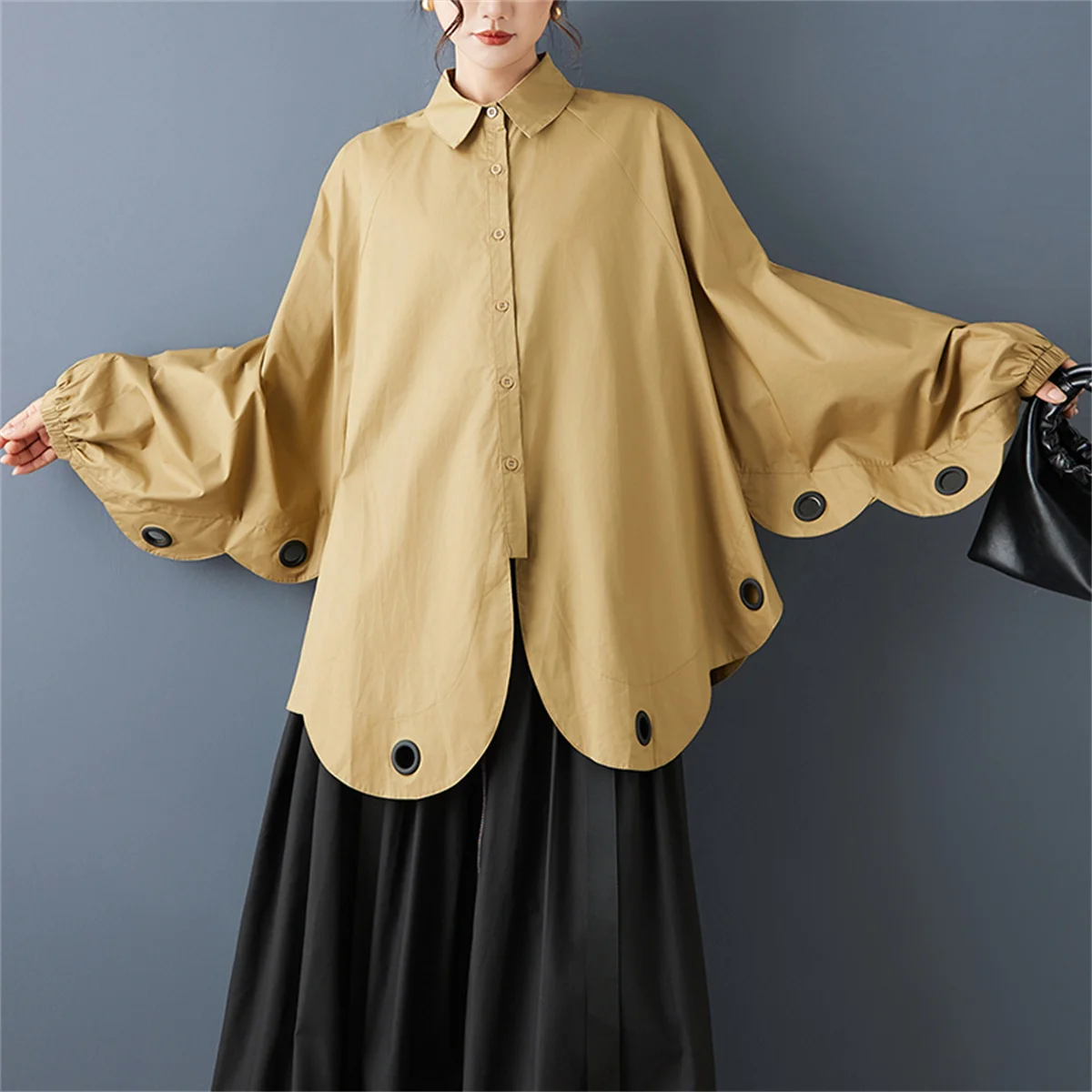 

Модный асимметричный дизайн, рубашка большого размера, трехмерное украшение, однотонный топ, свободный крой, повседневный свитер с крыльями летучей мыши