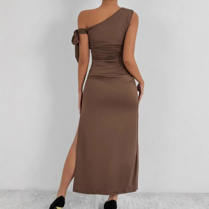 الملابس النسائية الجديدة الأوروبية الأمريكية شعبية مائلة الكتف مثير سليم صالح عارية الذراعين الشق اللباس