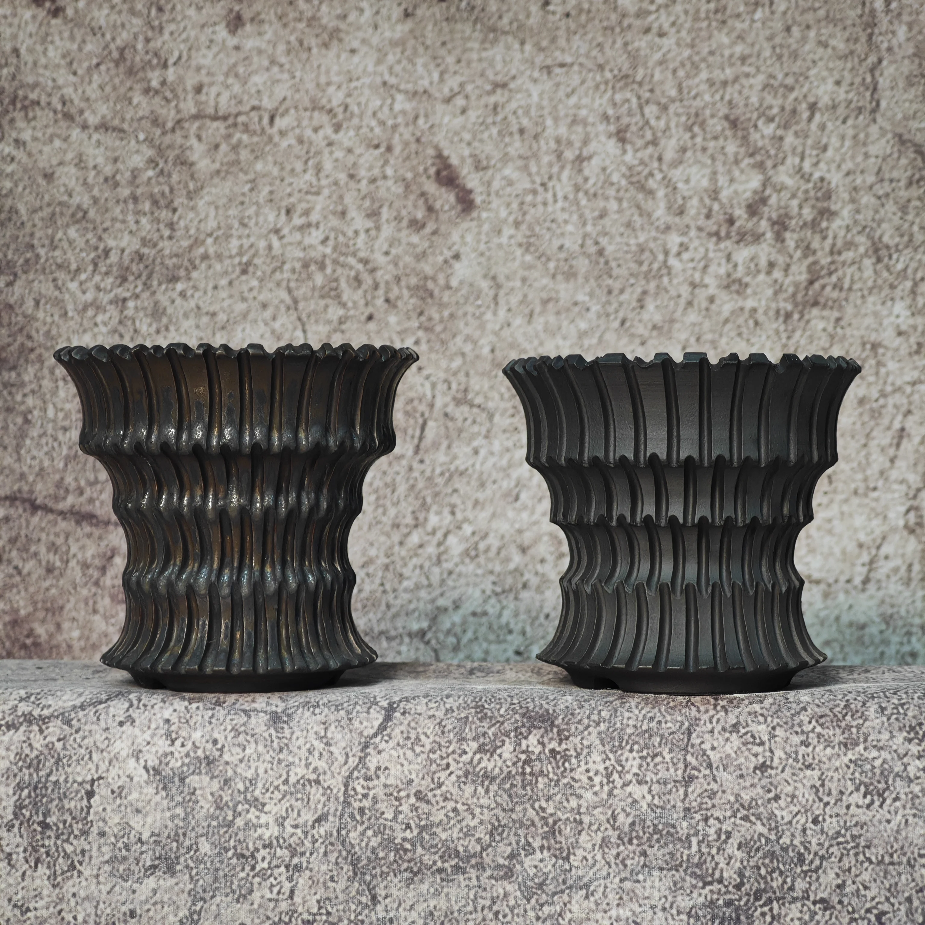 4.13Inch Industrial Black‑Gold Waisted Hand‑Carved Ceramic Plant Bowl Caudiciform Root Pot Indoor Landscape Planter For Agave Di