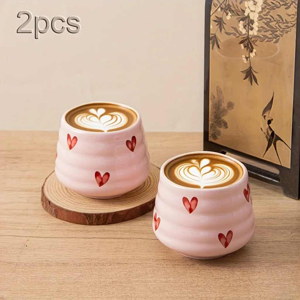 2 Stück 160 ml/5,4 Unzen süße herzförmige Keramik-Teetassen ohne Griff chinesische Gongfu-Kaffeetassen mit Herzmuster-Design