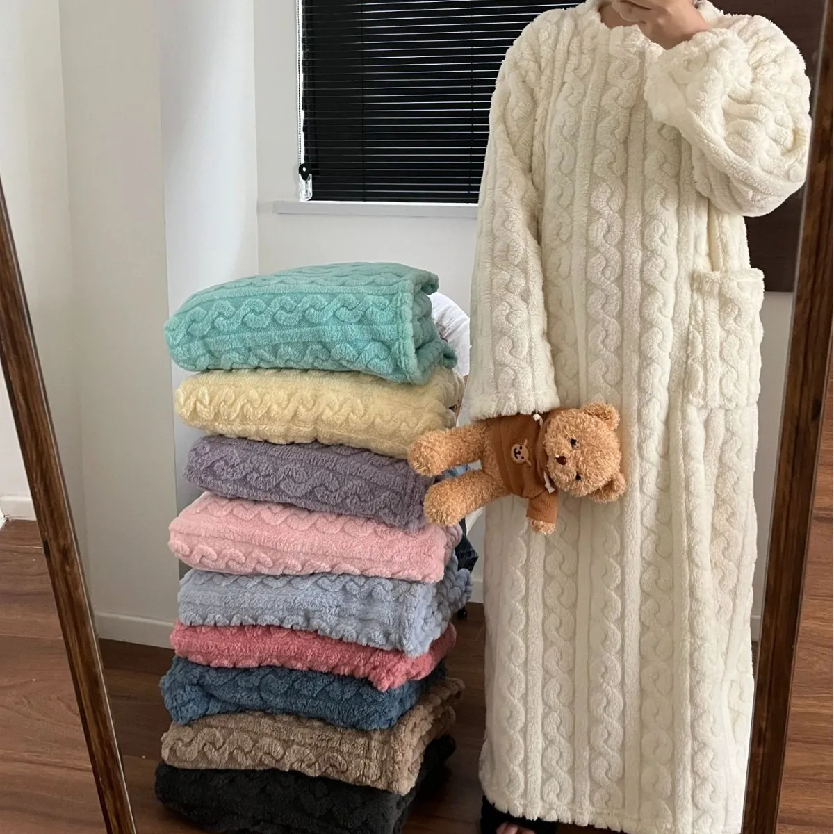 Double-layer Thickened Velvet Jacquard Home Decoration And Nightgown Solid-color Long-sleeved Round-neck Loose Home Decoration