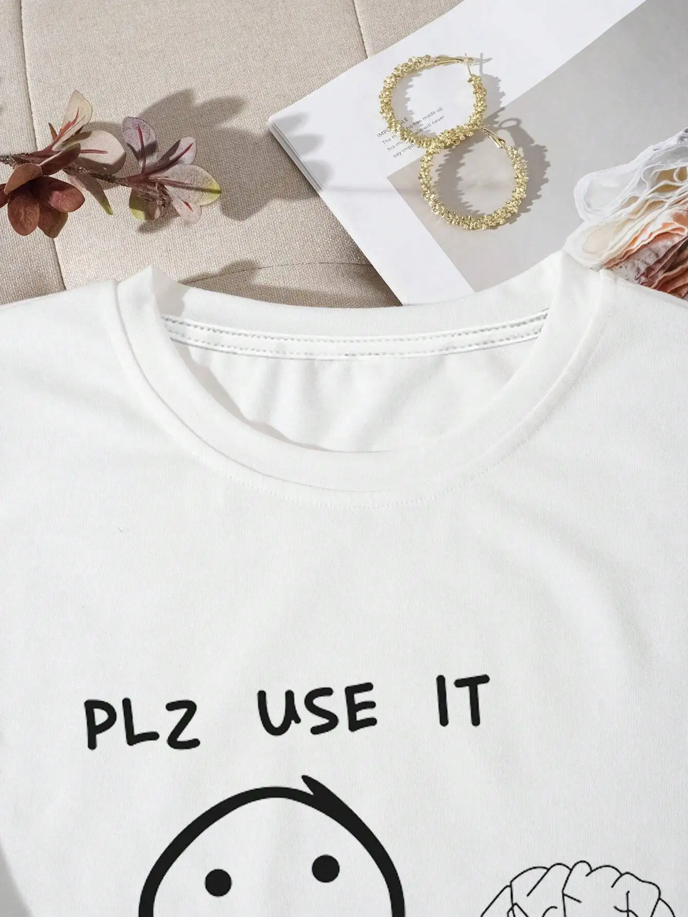 Top casual plus size adornado com estampa engraçada de cérebro para uso diário