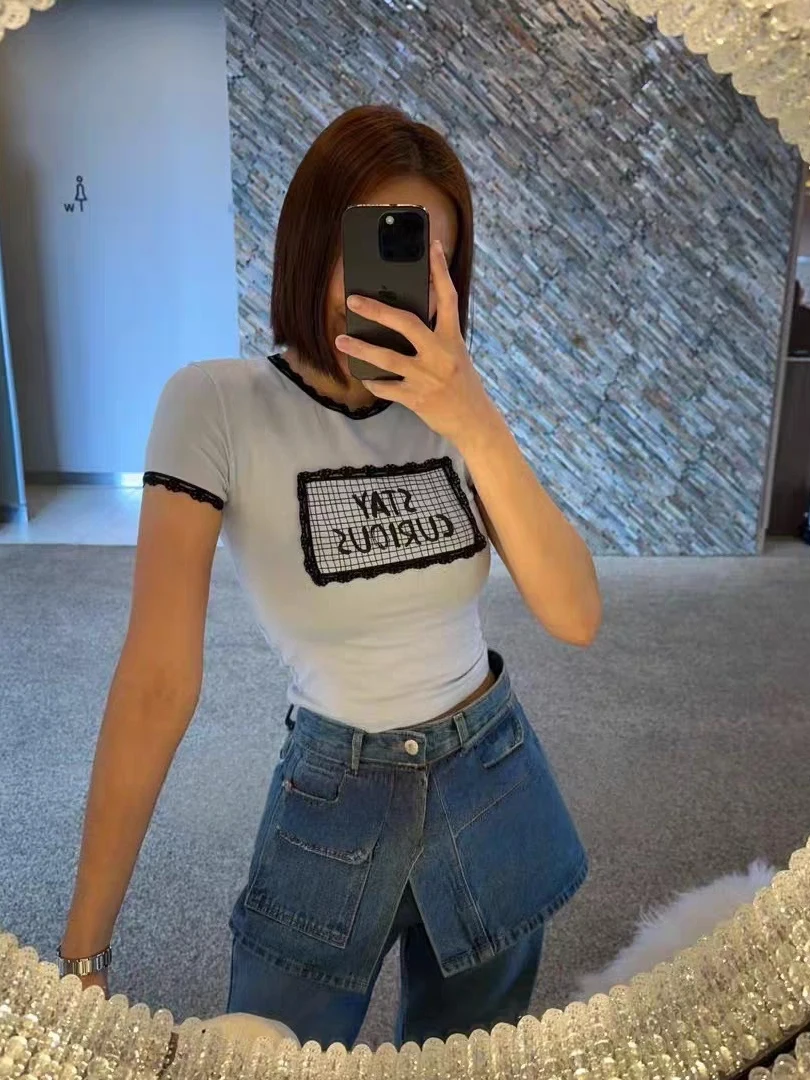 伸縮性のあるスプライスTシャツ レディース シック スリムフィット レタープリント アンチエイジング ベースTシャツ ラウンドネック コットン トップス