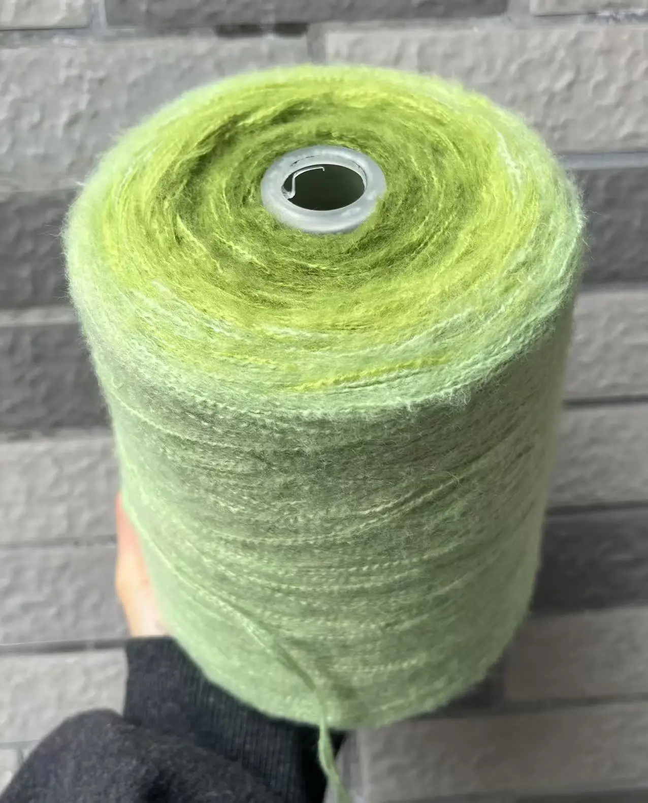 

500g Premium Velvet Knitting Yarn, 3-strand Gradient Cake Thread, DIY Blanket Shawl Hat Scarf Crochet Thread, Soft Spray Yarn