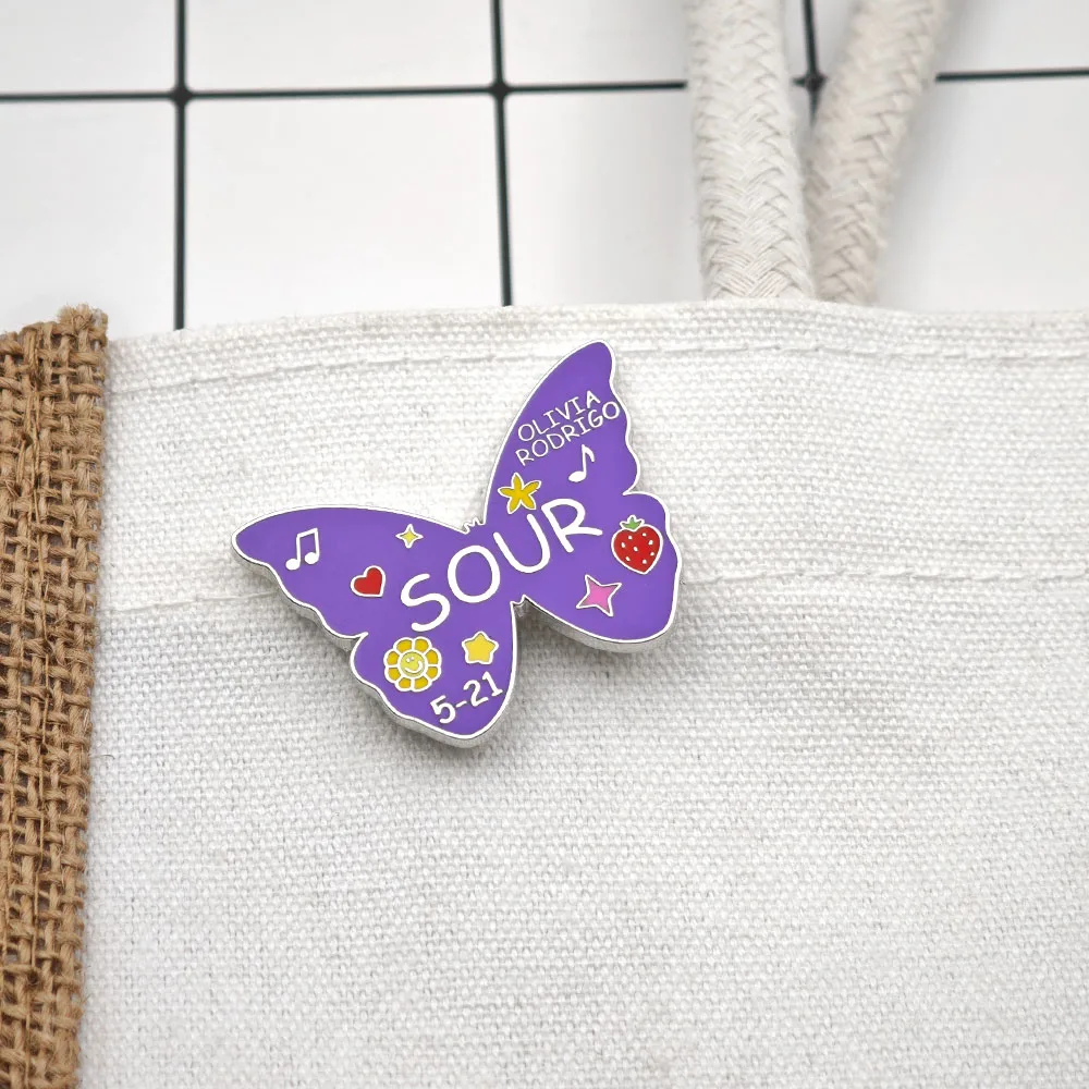 Olivia Rodrigo Sour Album Emaille-Pin Lila Schmetterling Broschen Pop-Musik-Sängerin Anstecknadeln Livies Fans Kollektion Schmuck Geschenk – Detail 8