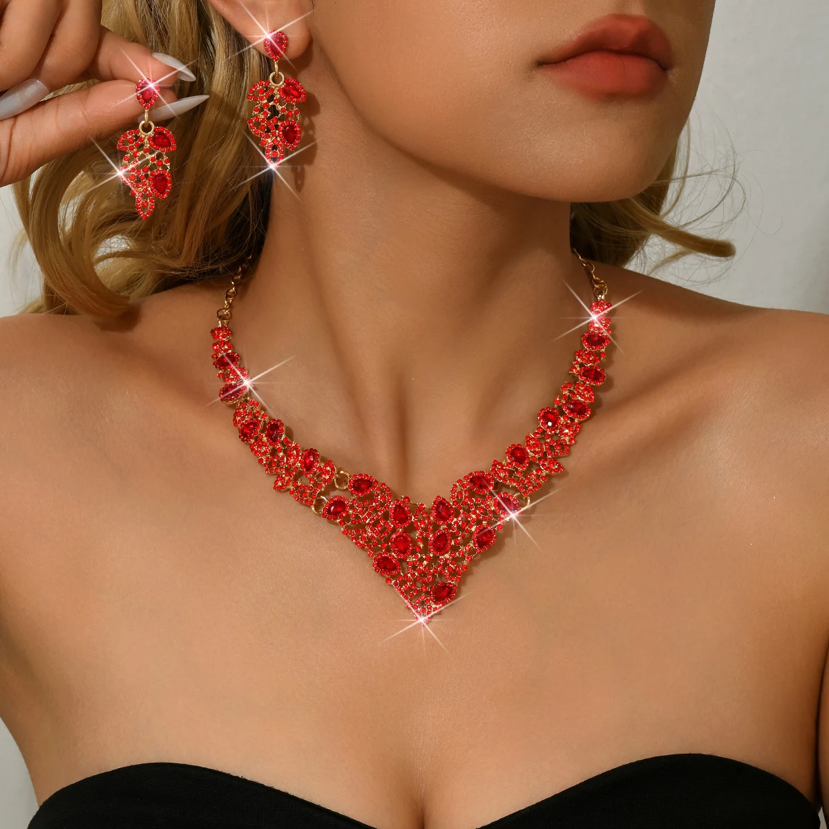 Conjunto de colar e brincos de liga metálica luxuosa e sofisticada, multicolorido, ideal para jantares e aniversários.