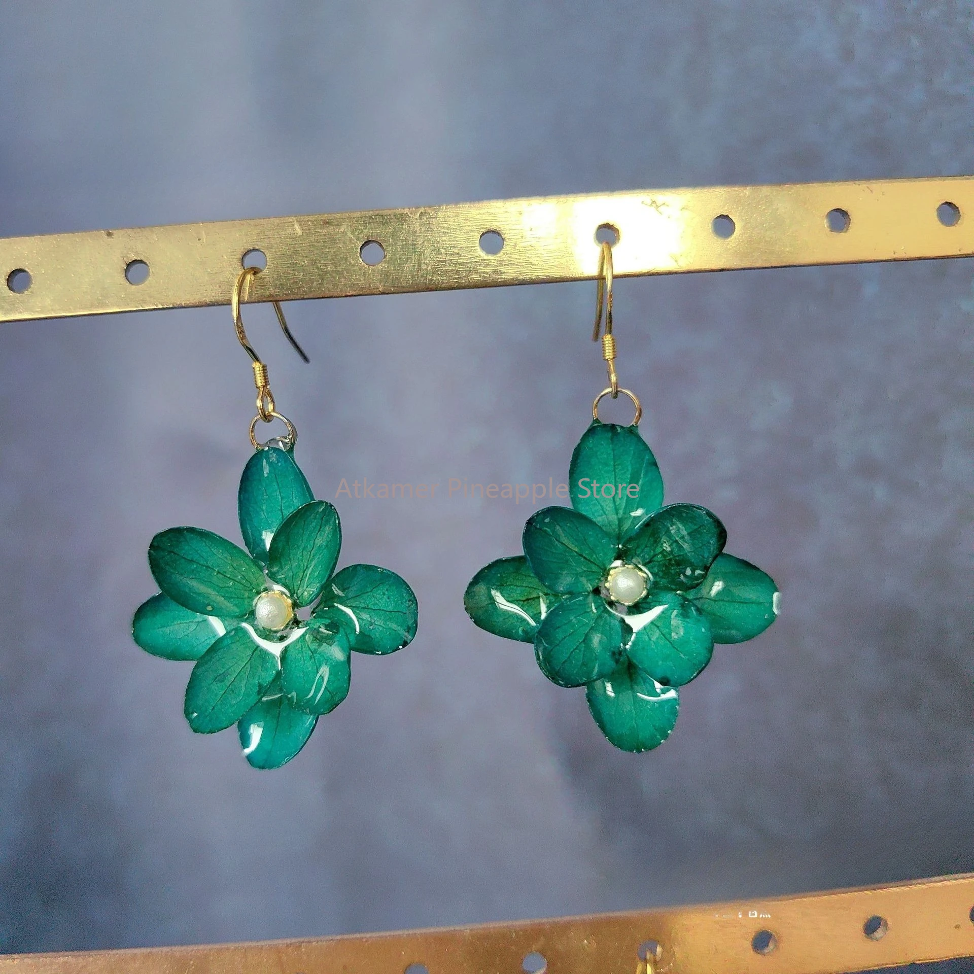 

Natural Unique Multi-Color Gradient Flower Epoxy Resin Earring-Super Fairy Real Hydrangea Cluster Preserved Flower for Women
