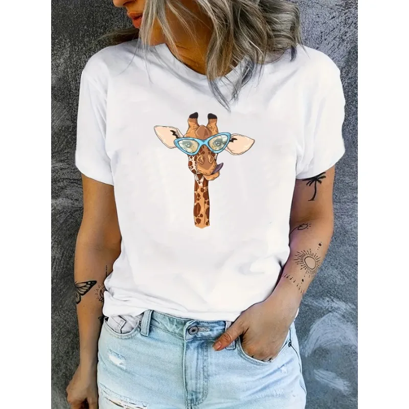Camiseta con estampado de dibujos animados de jirafa, ropa básica deportiva informal a la moda de manga corta, camisetas gráficas de verano estilo Harajuku para mujer