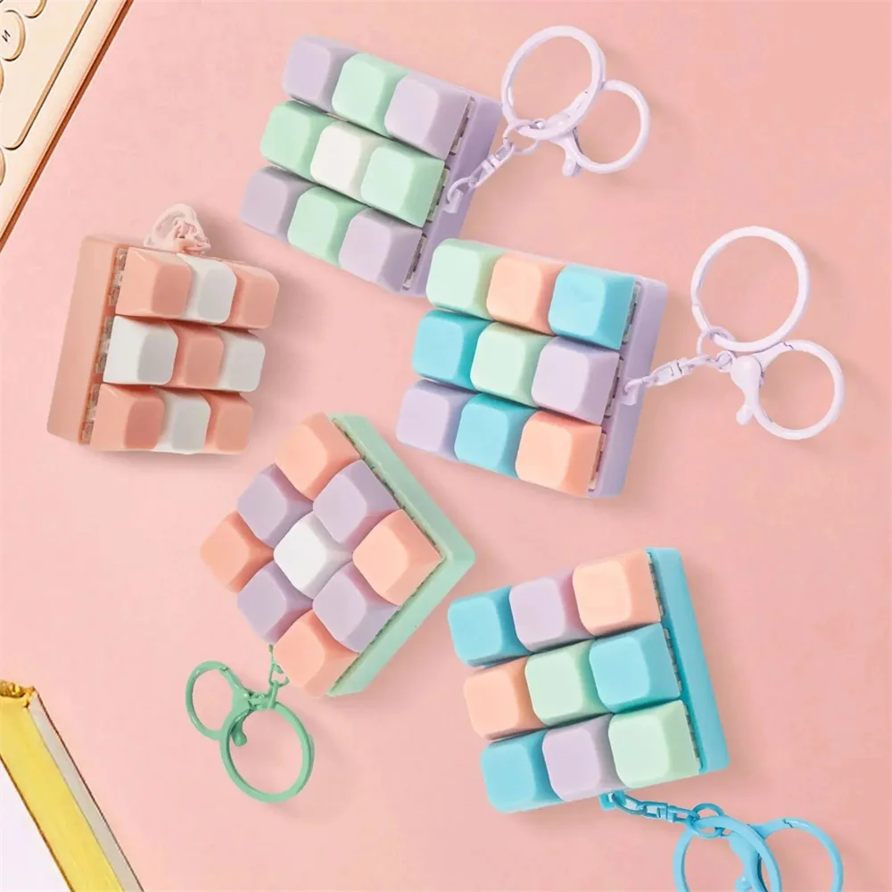 1PC Keyboard Fidget Toy Fidget Decompression Keychain Button Fidget Gifts for Adults to Relieve Stress and Pass Time