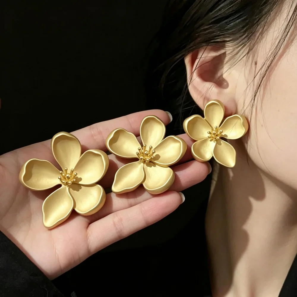 Exaggerated Statement Matte Gold Metal Flower Earrings Elegant Style for Women Prom Dating Daily Accessories