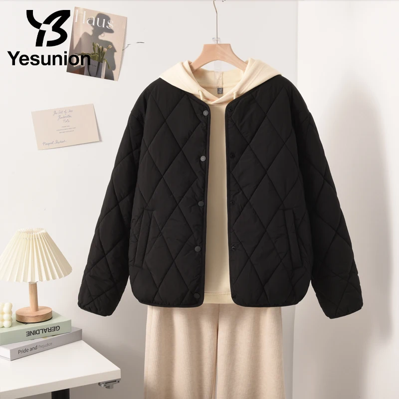 เสื้อแจ็คเก็ตผ้าฝ้ายเบาสบายสำหรับผู้หญิง YESUNION รุ่นหลวมสบาย ใส่ได้ทั้งฤดูใบไม้ร่วงและฤดูหนาว น้ำหนักเบาพิเศษ ไม่มีปก ติดกระดุมแถวเดียว แฟชั่นเสื้อคลุมกันหนาว