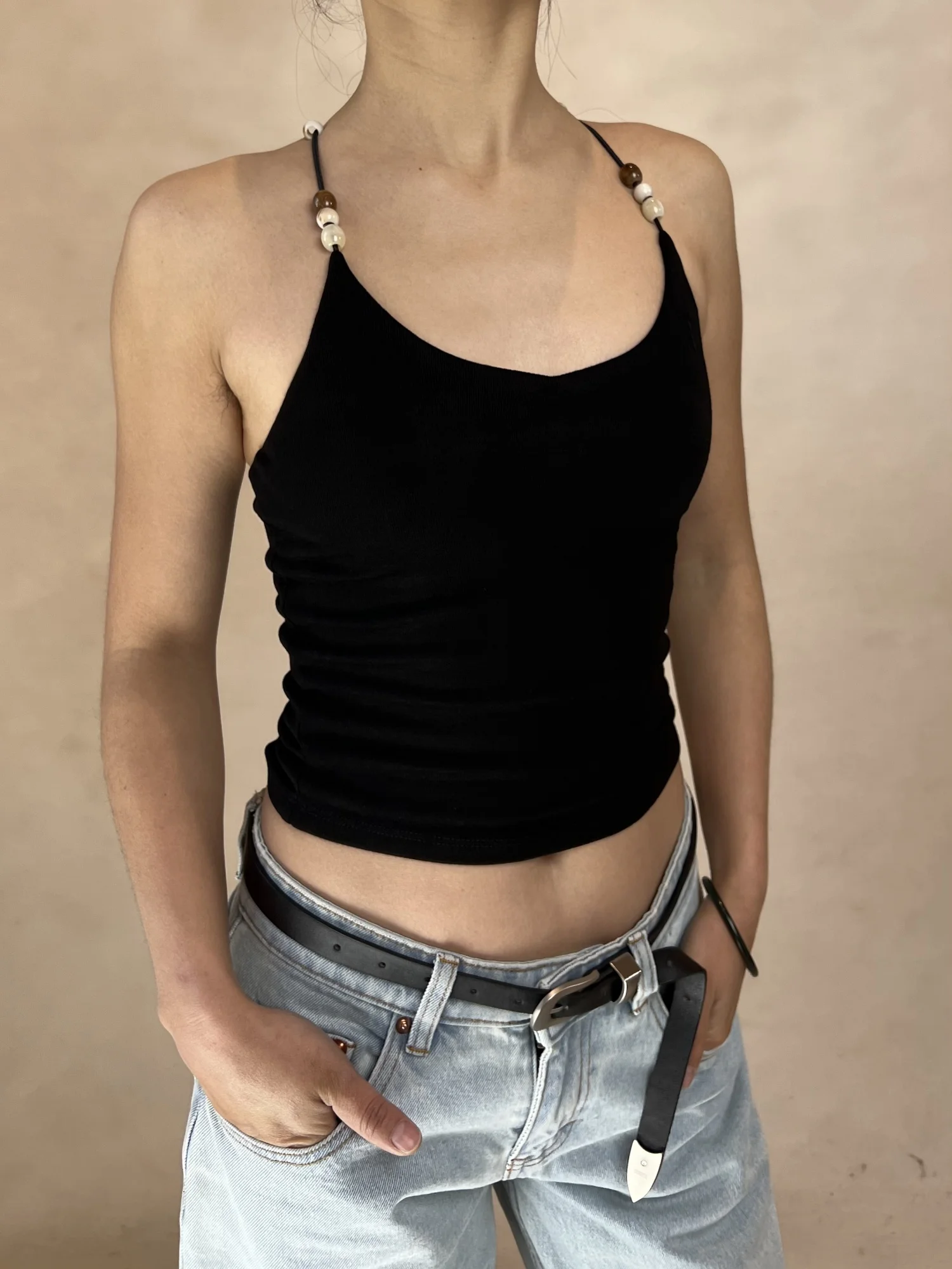 Top corto sexy sin espalda con cuentas y tirantes, estilo chaleco cruzado, para mujer, primavera 2026, DINA Fashion, ropa interior, tirantes de hombro, ajuste ceñido