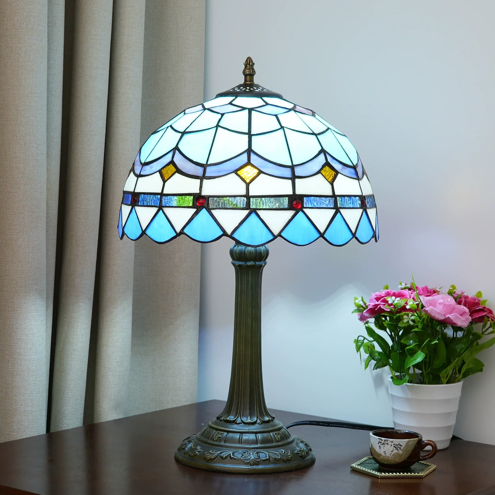 

12 дюймов 30 см Тиффани синий средиземноморский витраж с перьями абажур для гостей столовая бар спальня прикроватная тумбочка настольная лампа
